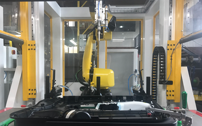 Robotic ultrasonic plastic welding